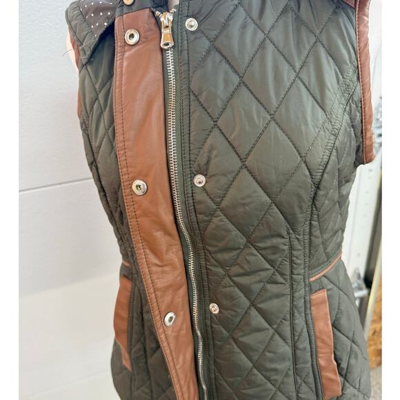 Altar'd State Quilted Vest with Detachable Hood - Picture 4 of 7